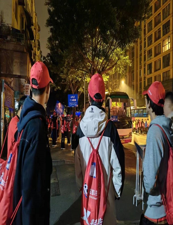 爱游戏登录入口-关于赛事现场粉丝互动不断，志愿者服务周到的信息