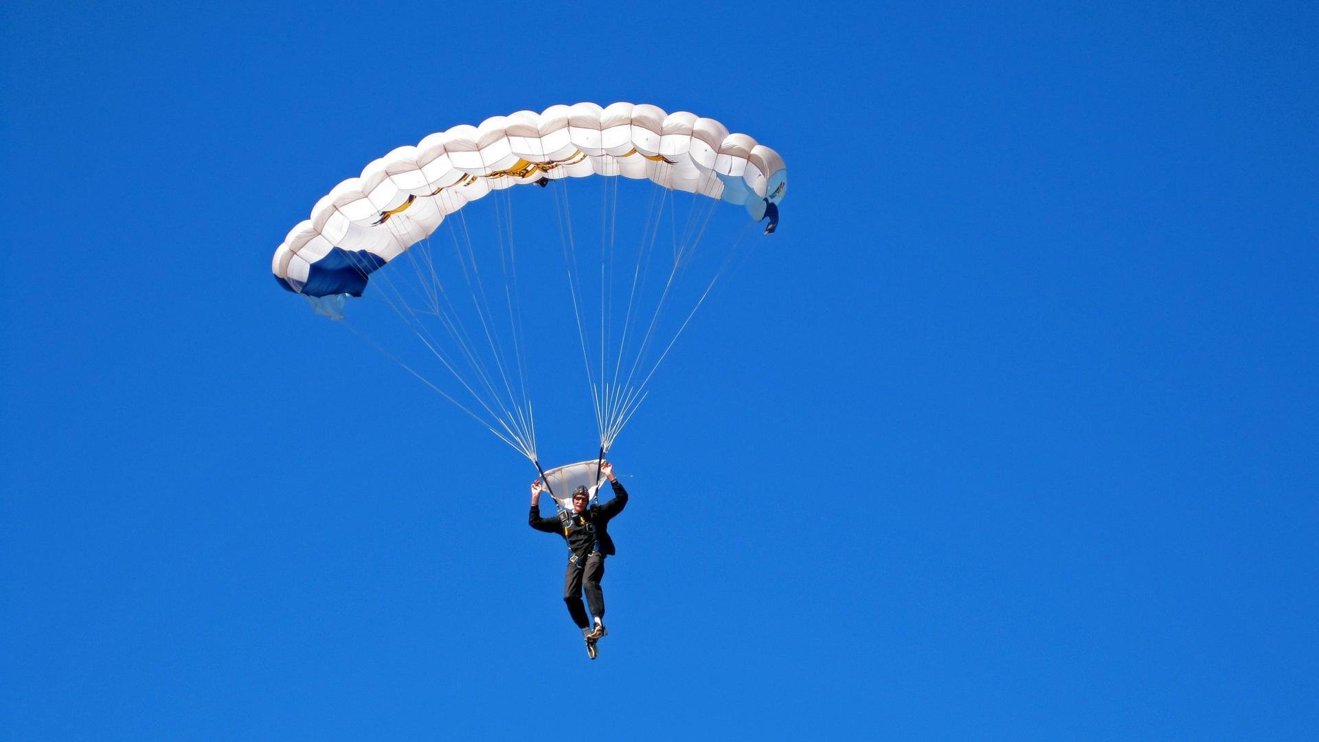 电竞比赛中的战术分析：数据分析与实时调整的重要性，电竞赛事数据分析app哪个好